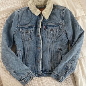 Levi's Sherpa lined denim trucker jacket #denimjacket #truckerjacket #90s XS